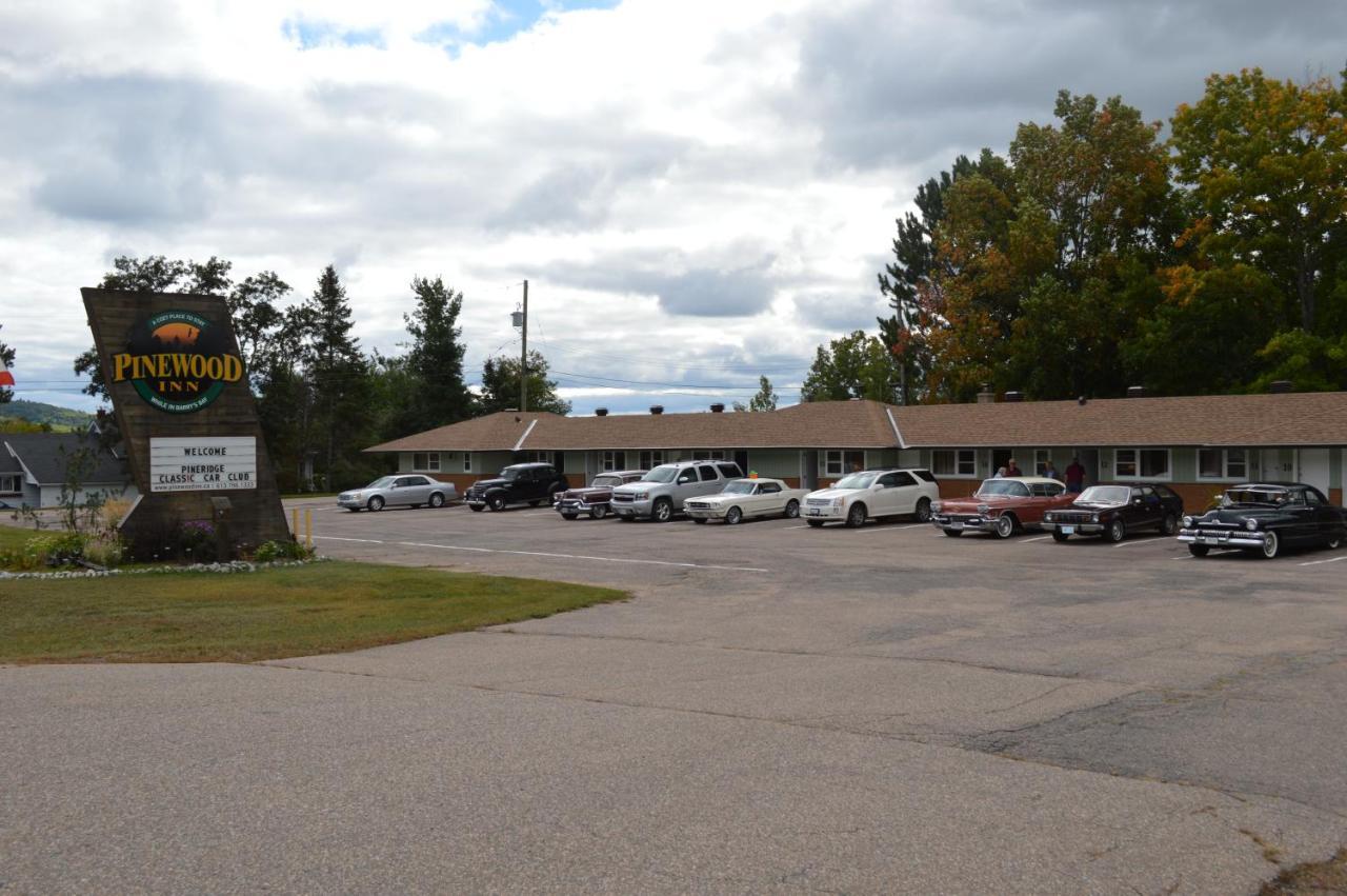 Pinewood Inn Barrys Bay Екстер'єр фото