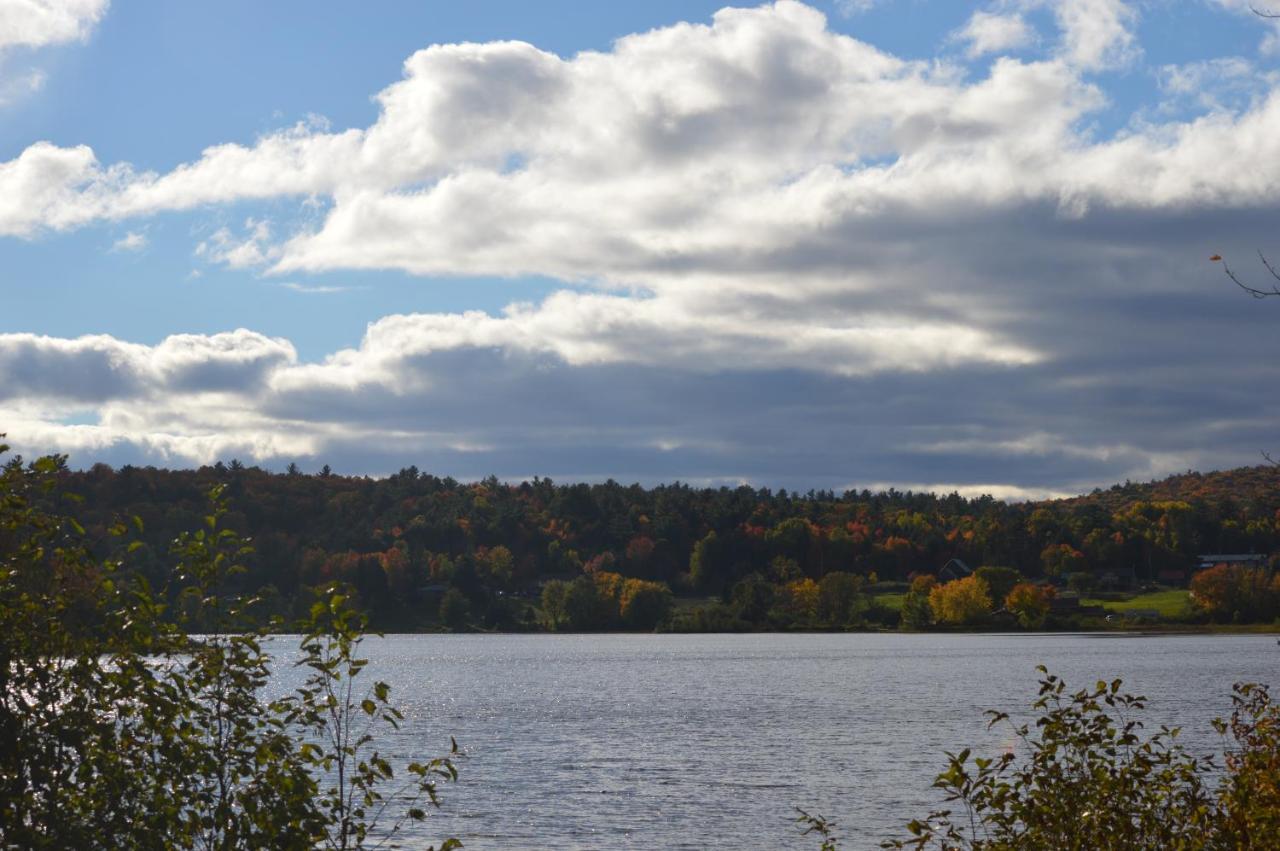 Pinewood Inn Barrys Bay Екстер'єр фото