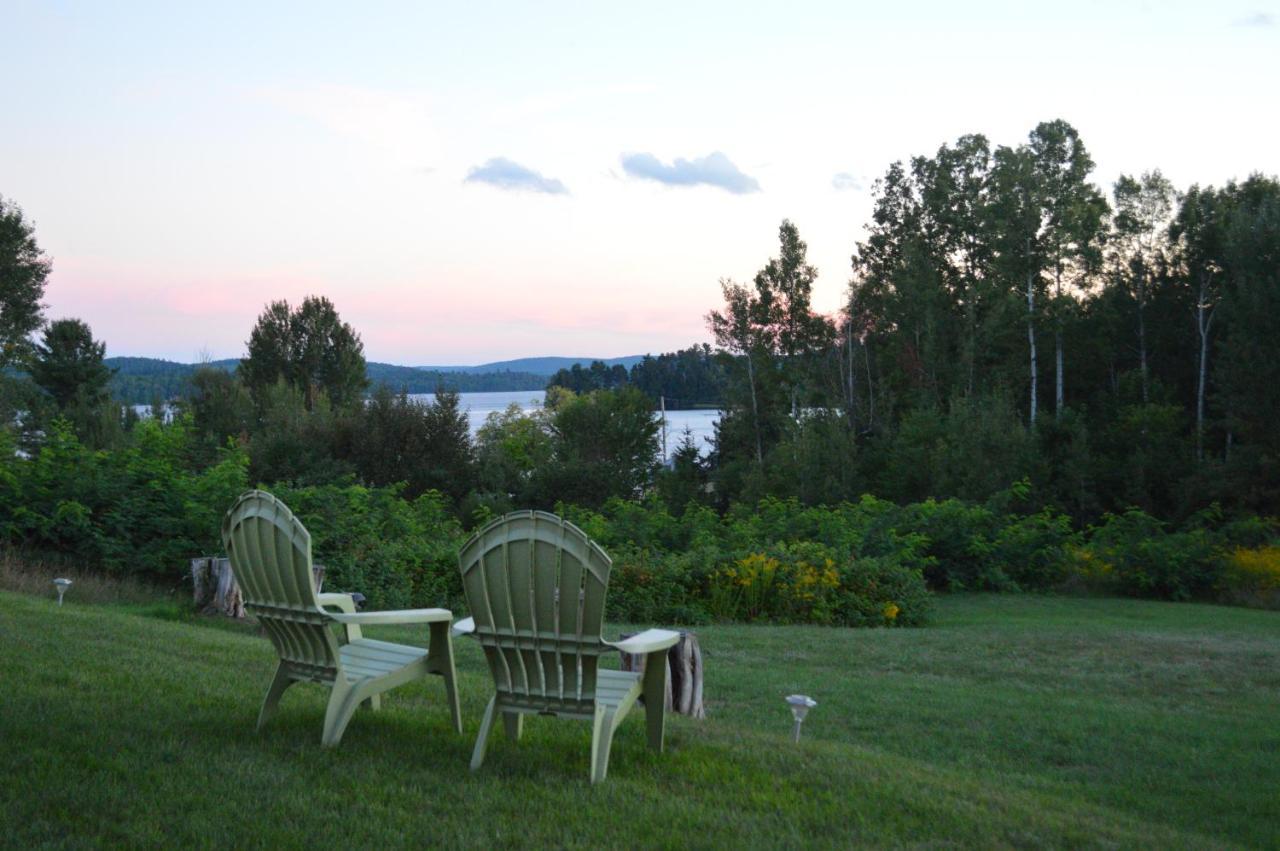Pinewood Inn Barrys Bay Екстер'єр фото