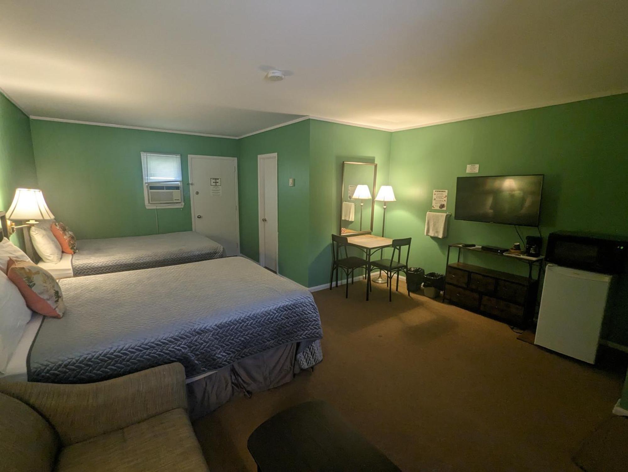 Pinewood Inn Barrys Bay Екстер'єр фото