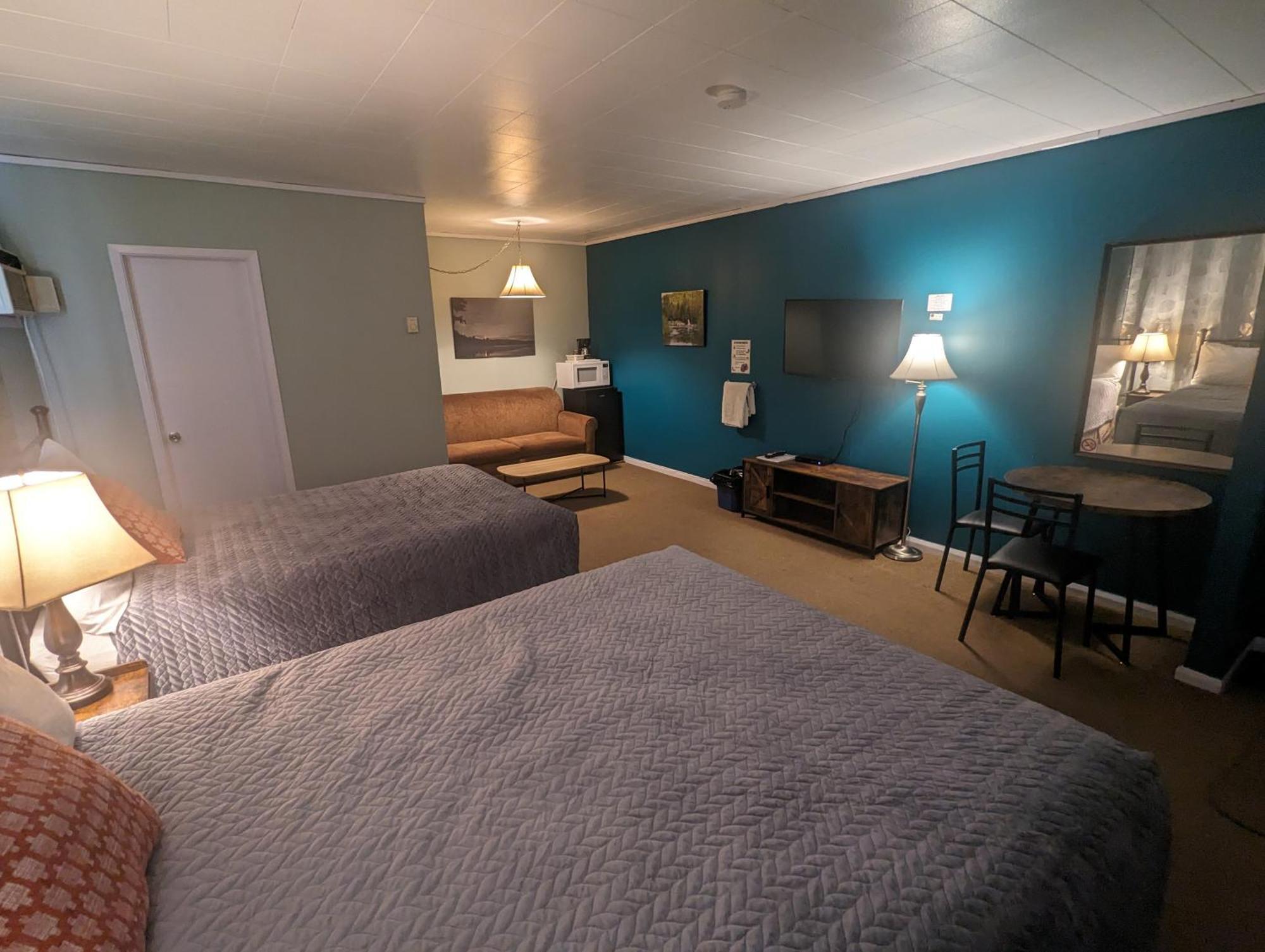 Pinewood Inn Barrys Bay Екстер'єр фото