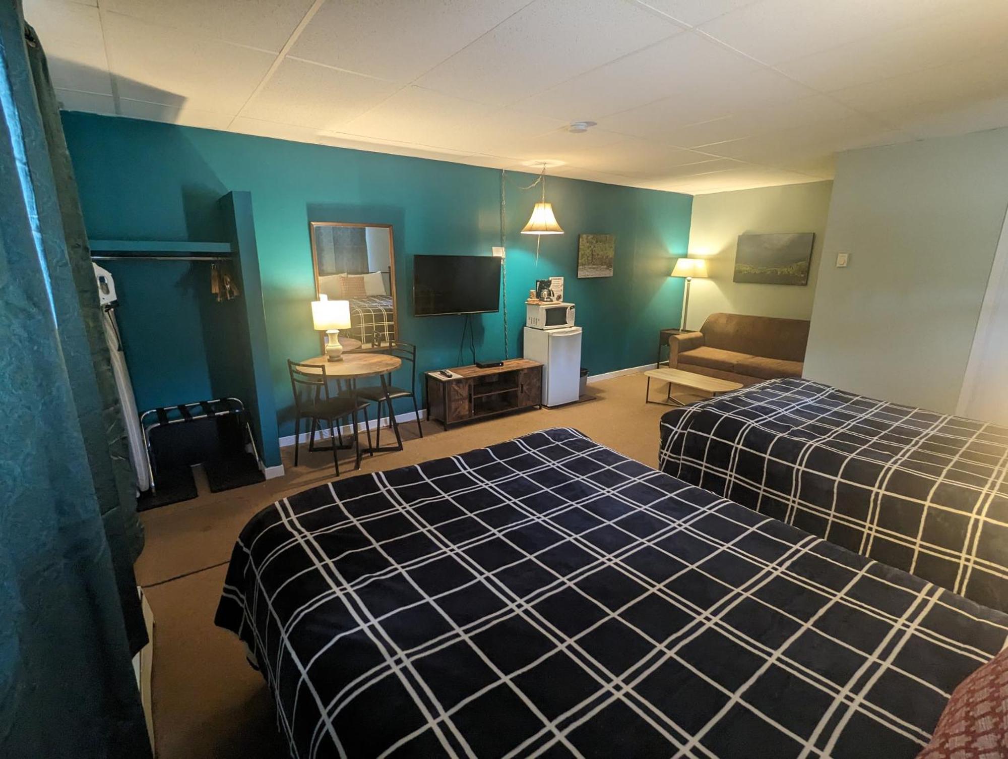 Pinewood Inn Barrys Bay Екстер'єр фото
