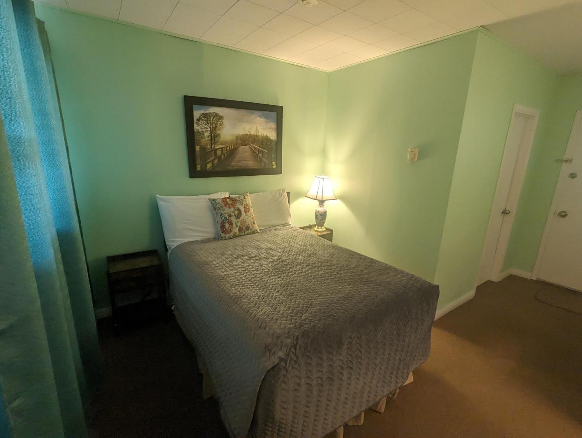 Pinewood Inn Barrys Bay Екстер'єр фото